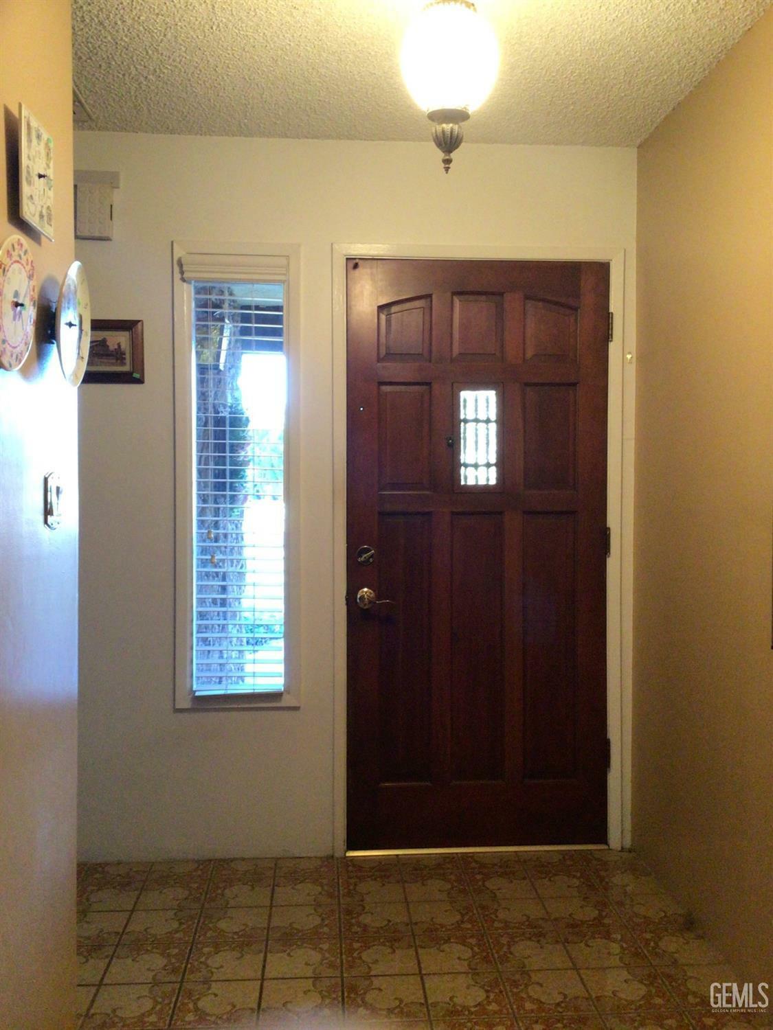Property Photo: 105 Holmby Court CA 93309