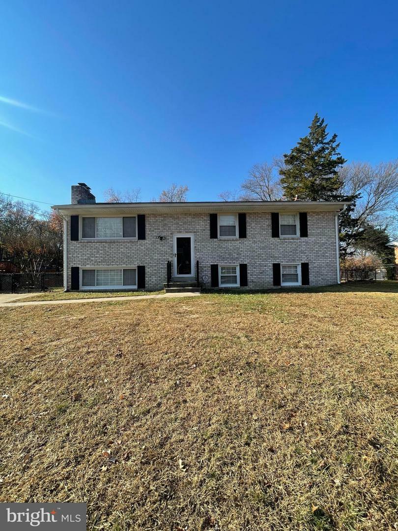 Property Photo:  7405 Epping Avenue  MD 20744 