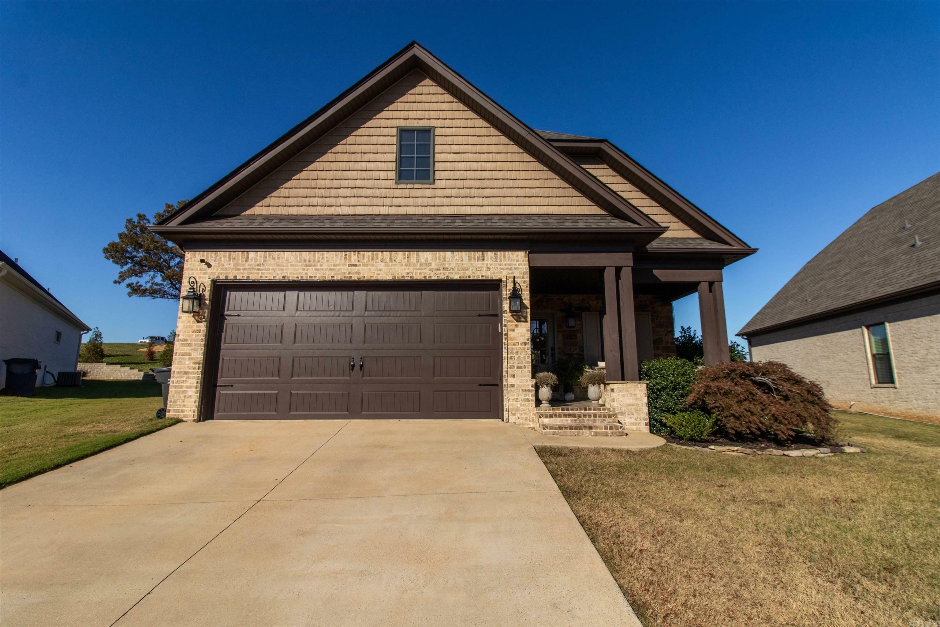 Property Photo:  1022 Villa Drive  AR 72405 