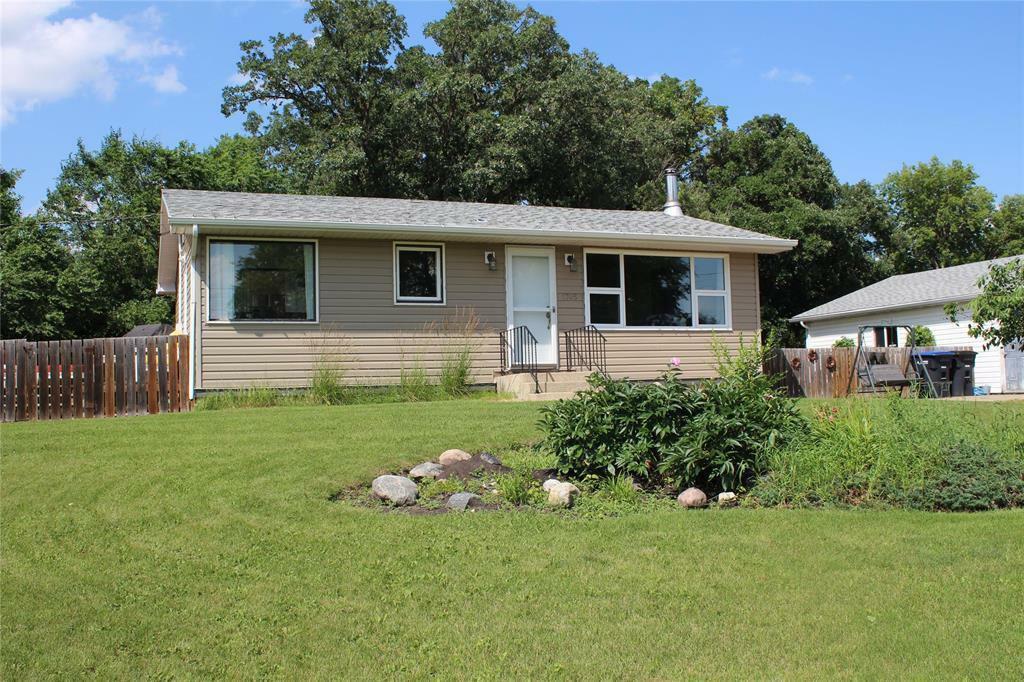 Property Photo:  1705 Braecrest Drive  MB R7C 0B2 