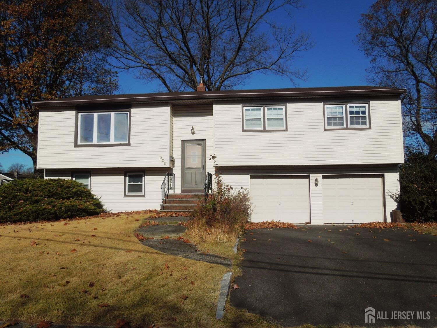 Property Photo:  105 Vakerich Place  NJ 07080 
