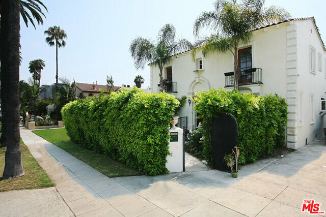 Property Photo:  213  N Doheny Dr  CA 90211 