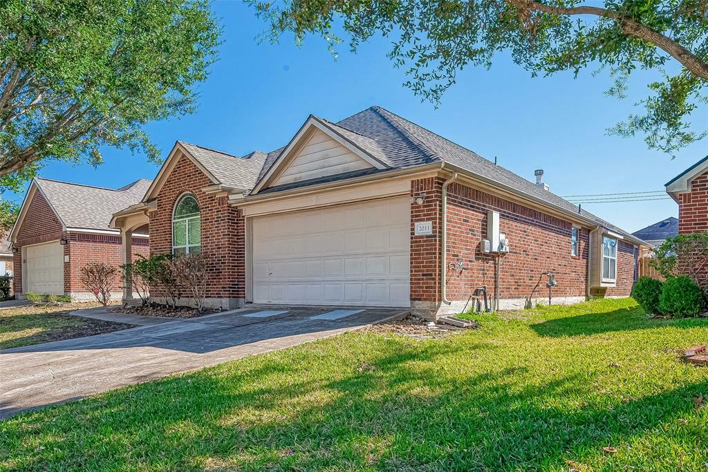 Property Photo:  2011 Midnight Lane  TX 77047 