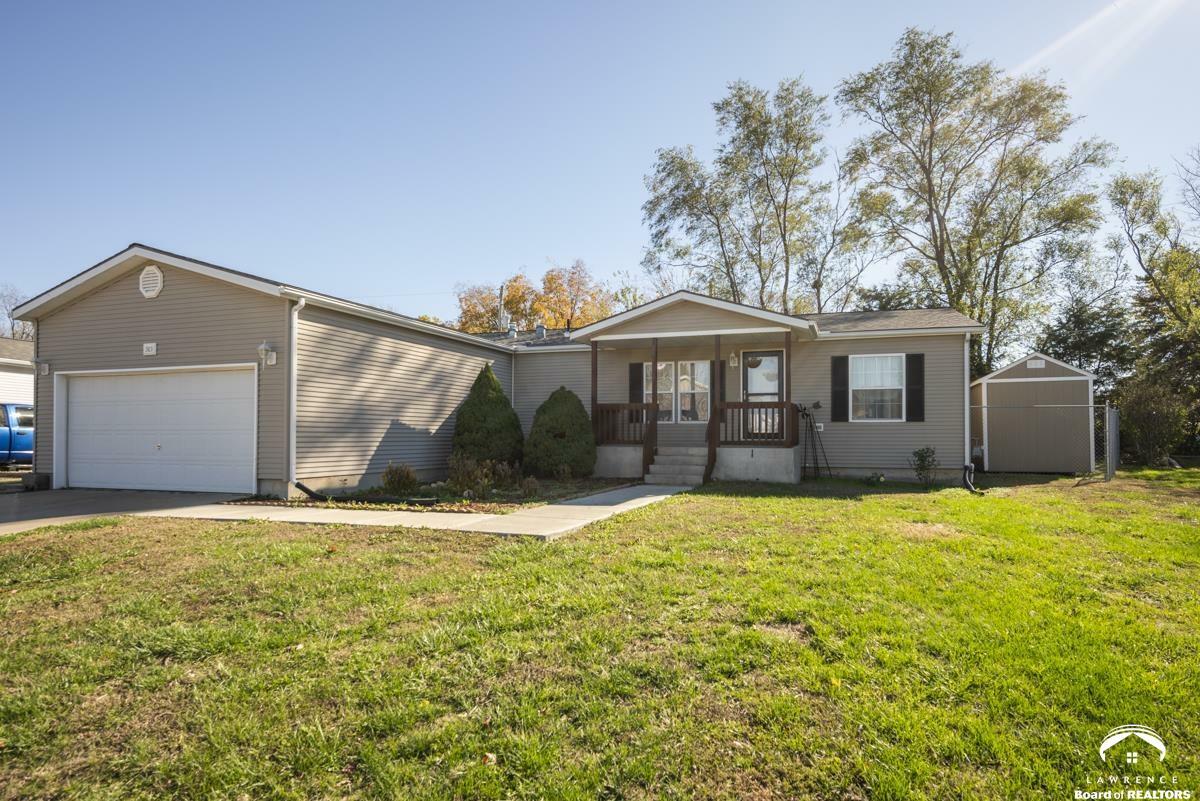 Property Photo:  313 SE 44th Parkway  KS 66609 