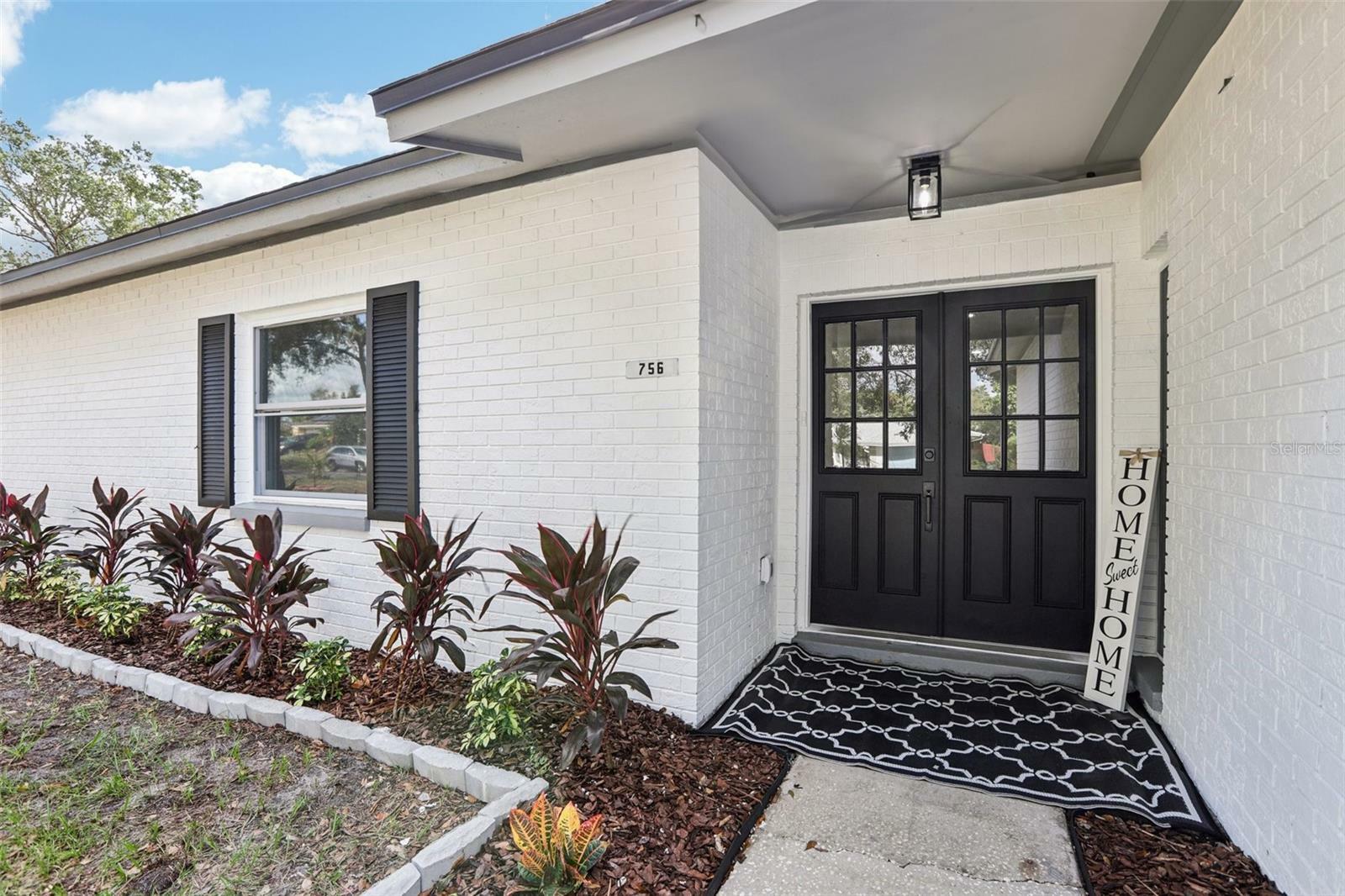 Property Photo:  756 Caliente Drive  FL 33511 