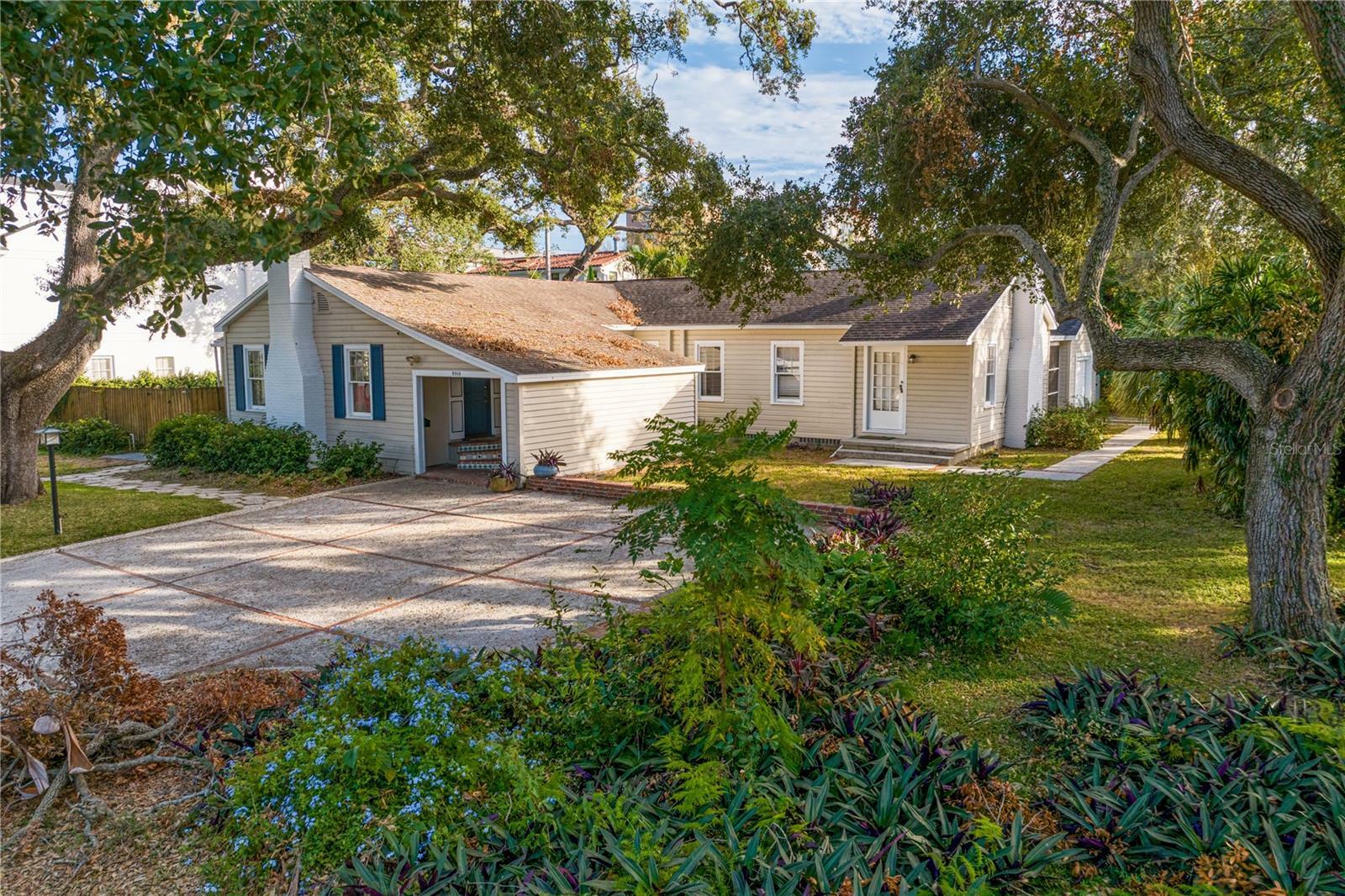 Property Photo:  2918 W Bay Villa Avenue  FL 33611 