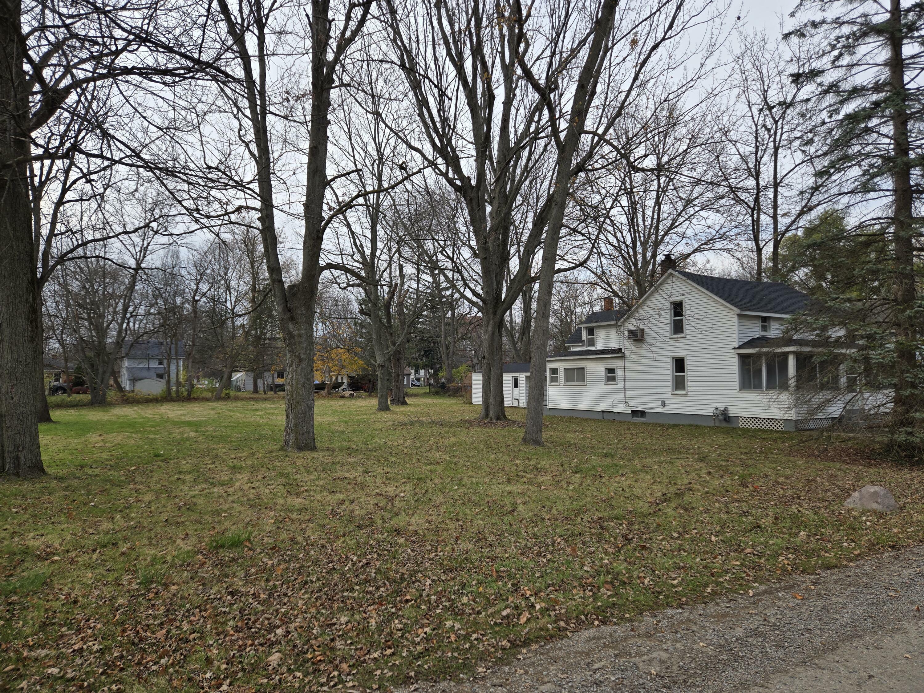 Property Photo: 25438 4th Street MI 48138
