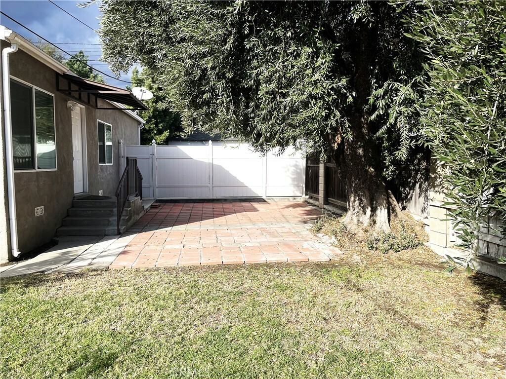 Property Photo:  229 1/2 W Lemon Avenue  CA 91016 