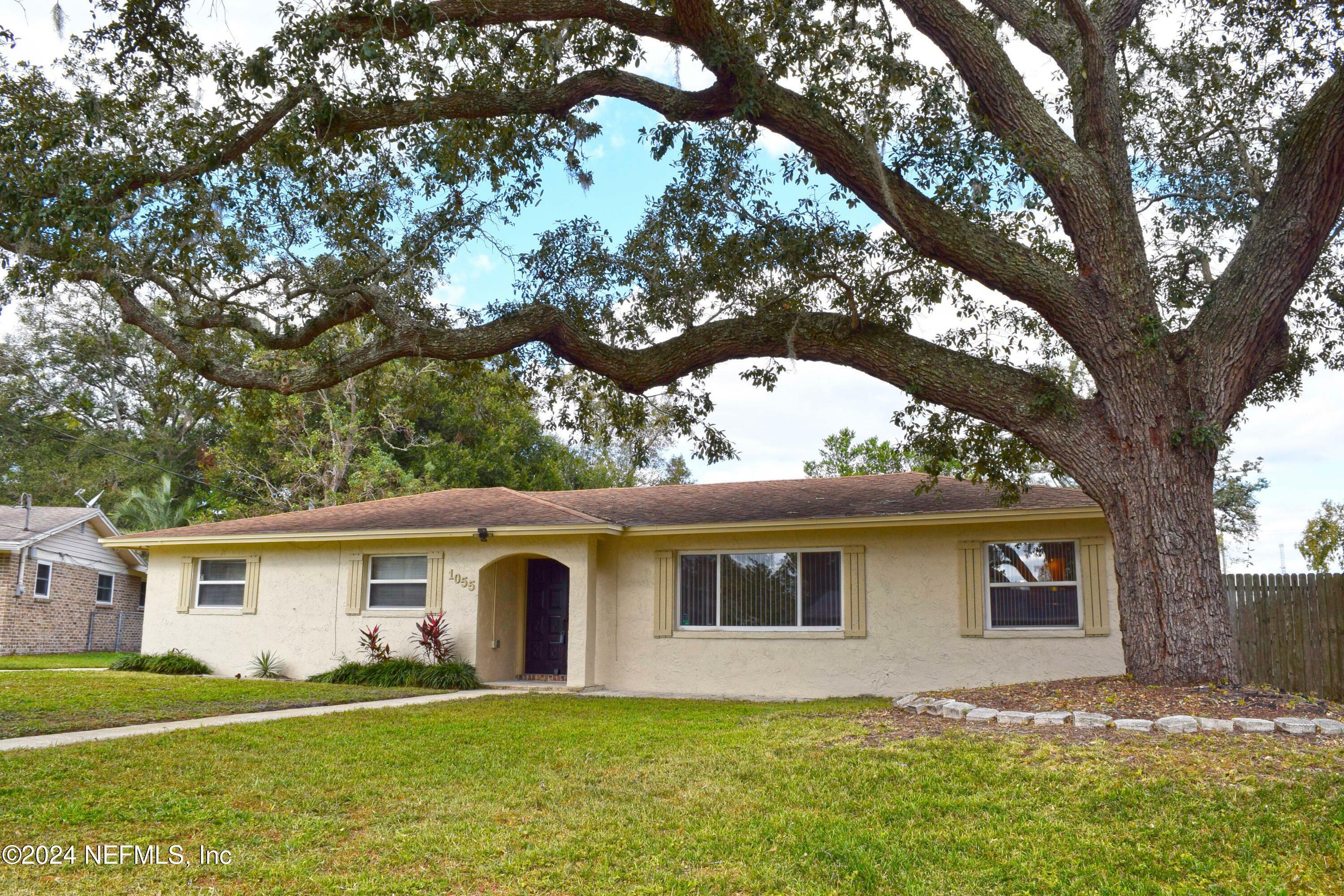 Property Photo:  1055 Bay Circle N  FL 32073 