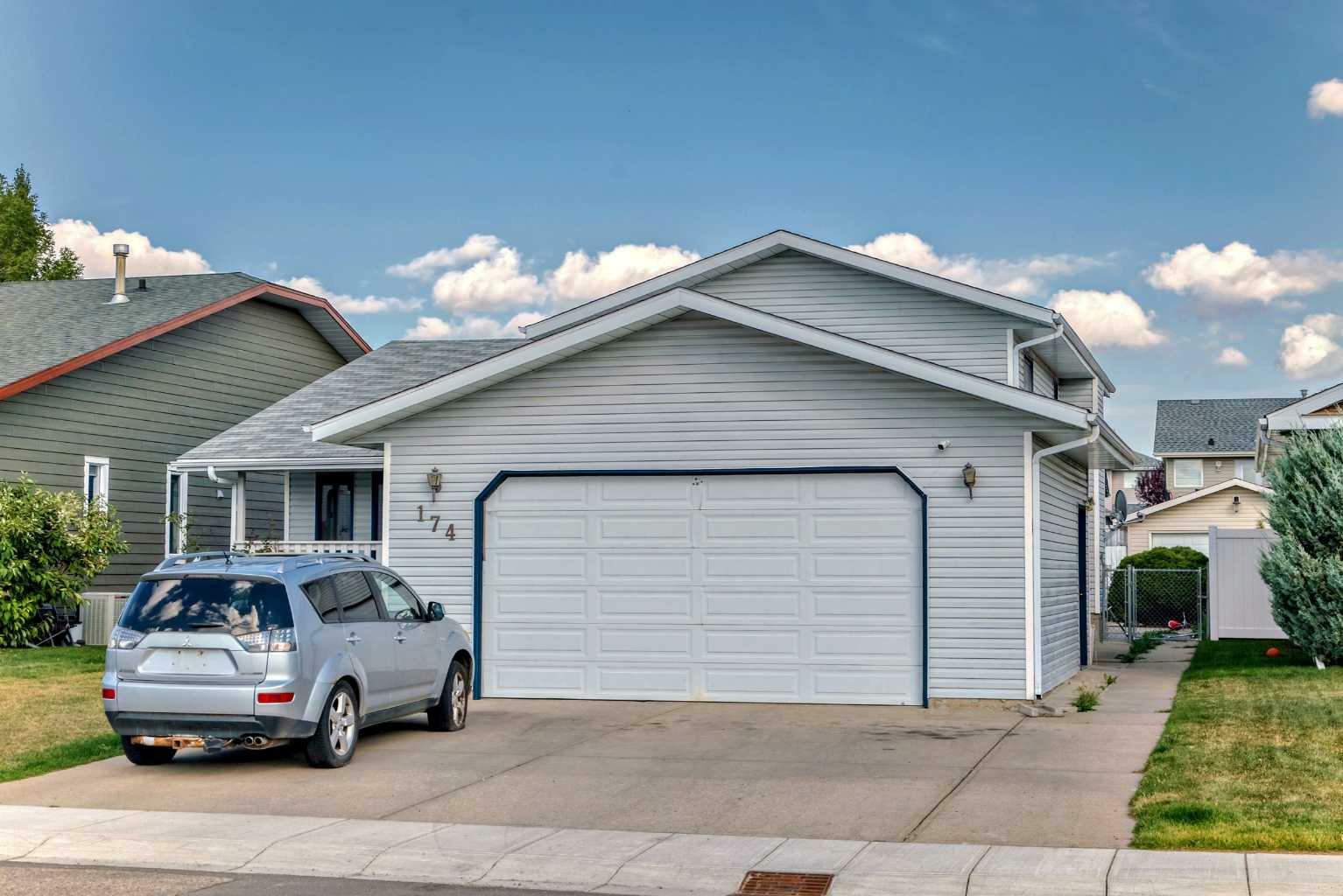 Property Photo:  174 Donnelly Crescent  AB T4R 2L6 