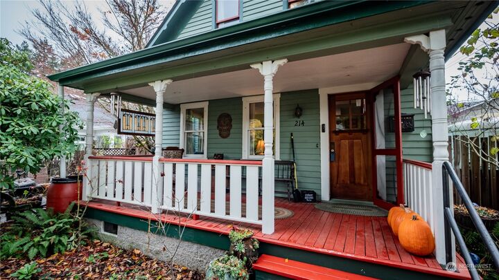 Property Photo: 214 20th Avenue SW WA 98501