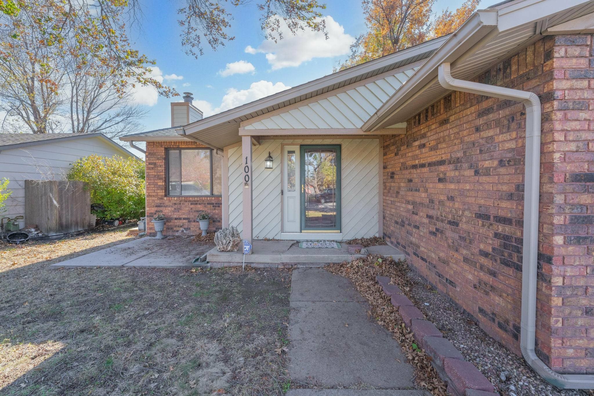 Property Photo:  100 N Summitlawn Cir  KS 67212 