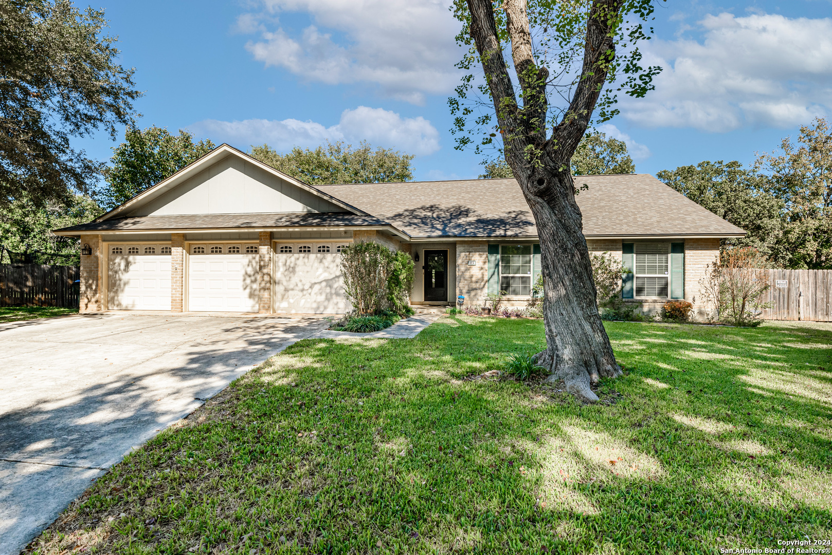 214 Oldtowne Rd  Seguin TX 78155 photo