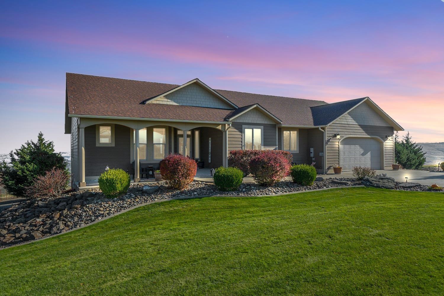 Property Photo: 999 Amity Ln WA 99403