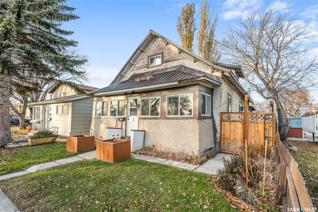 Property Photo:  444 Grandview Street W  SK S6H 5L1 