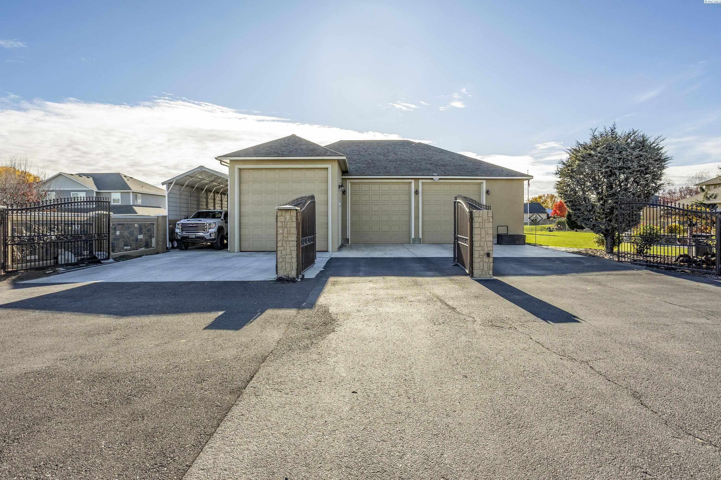 Property Photo: 3017 N Road 56 WA 99301