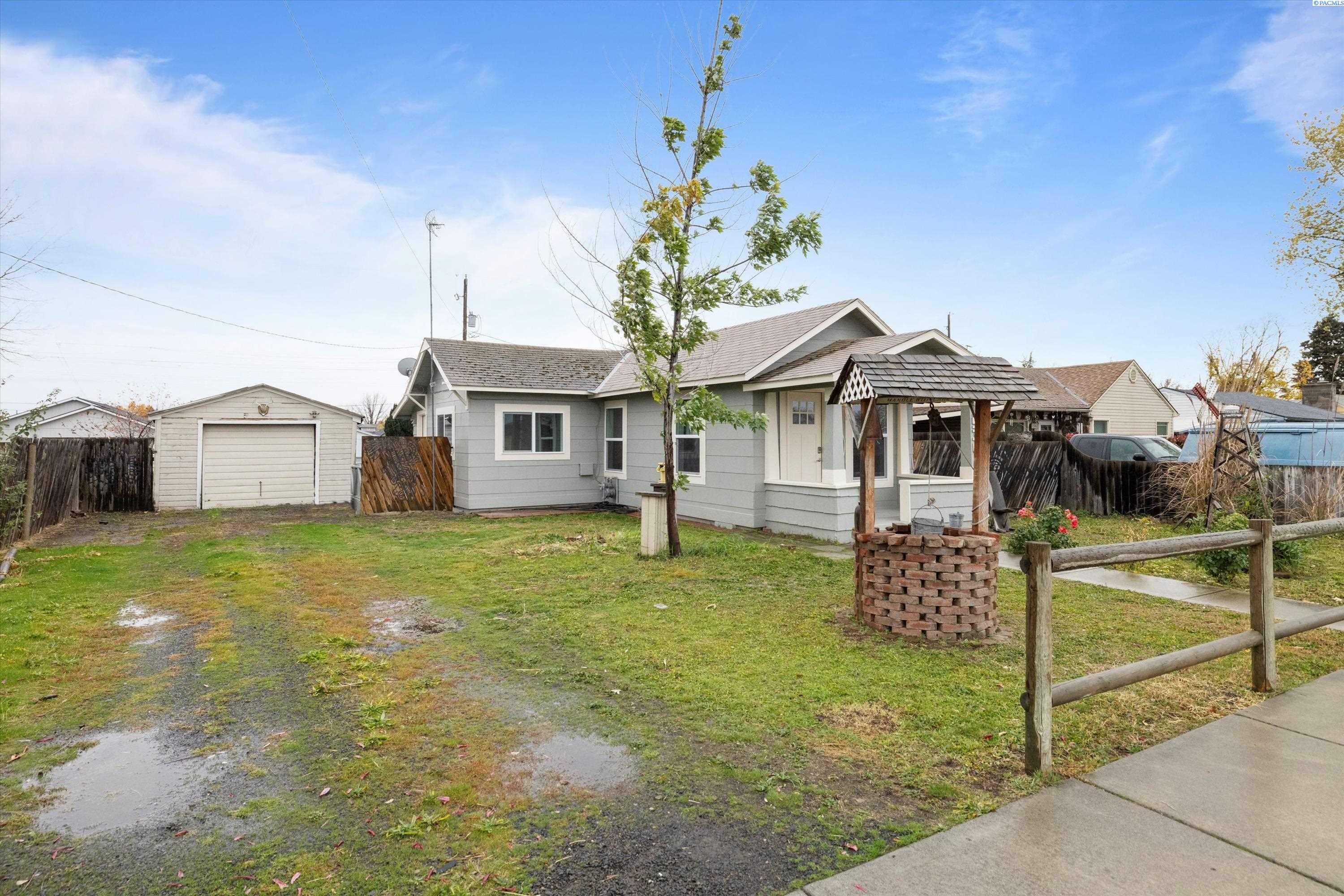 Property Photo:  1530 Hobson St  WA 99362 