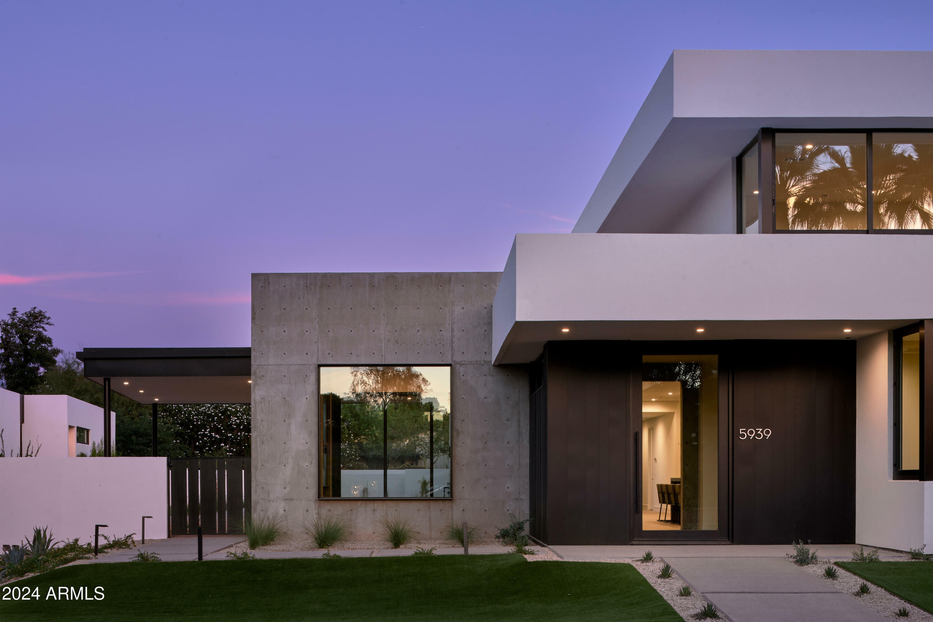 Property Photo: 5939 E Orange Blossom Lane AZ 85018