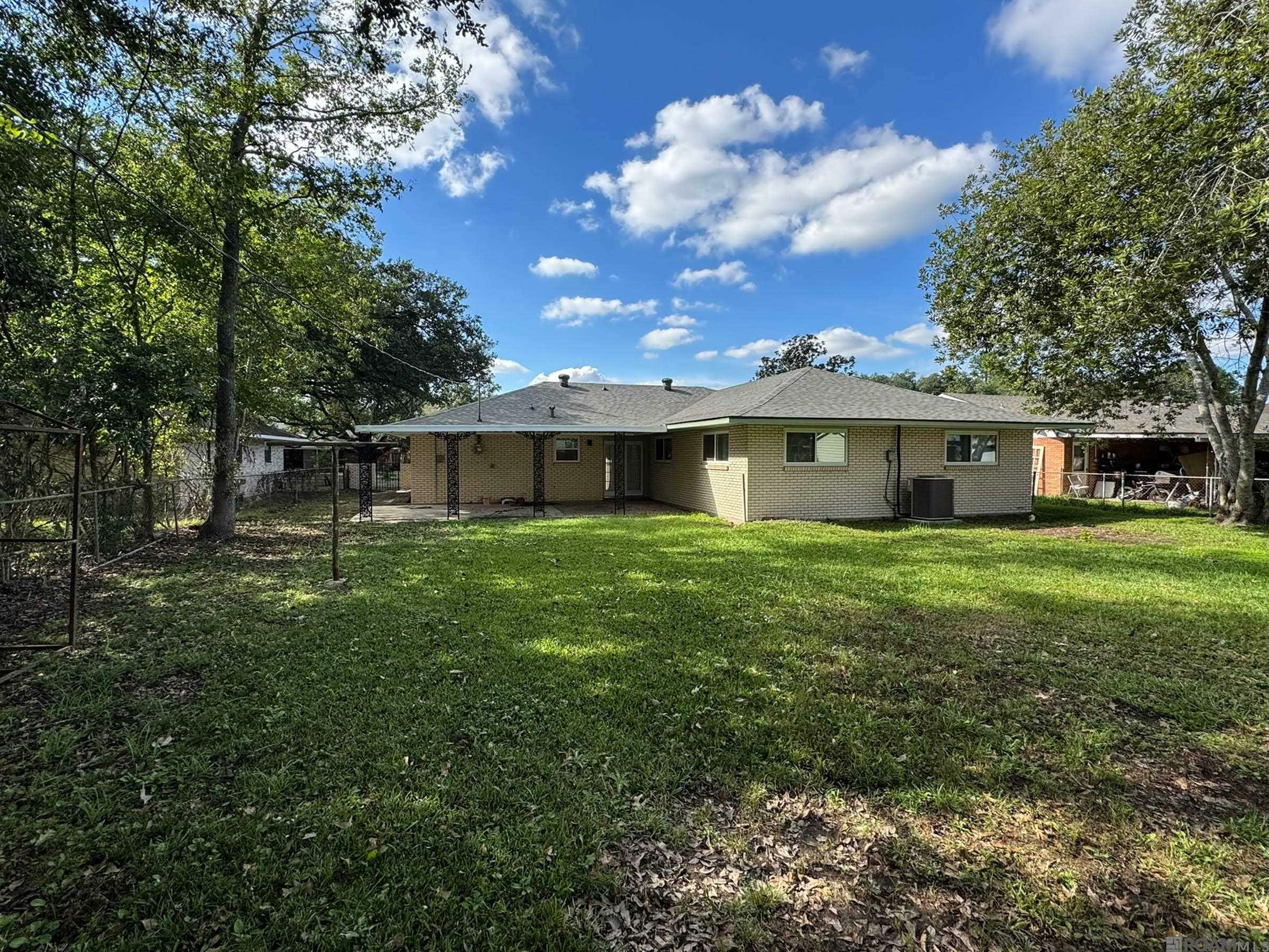 Property Photo:  3158 Woodcrest Dr  LA 70814 