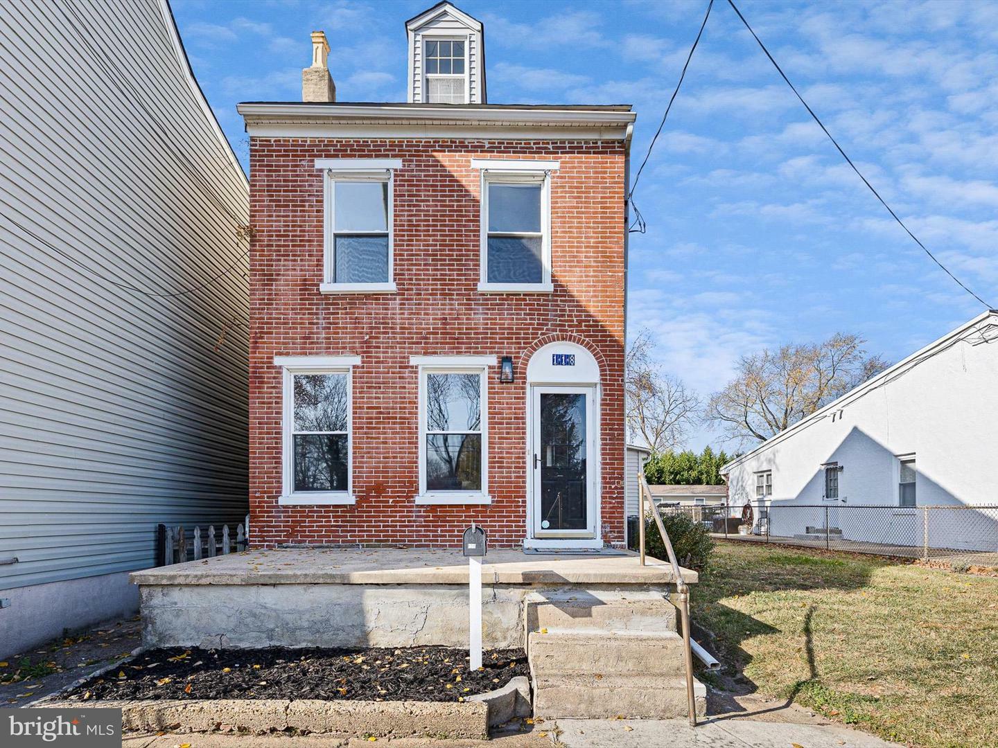 Property Photo:  118 W 8th  DE 19720 