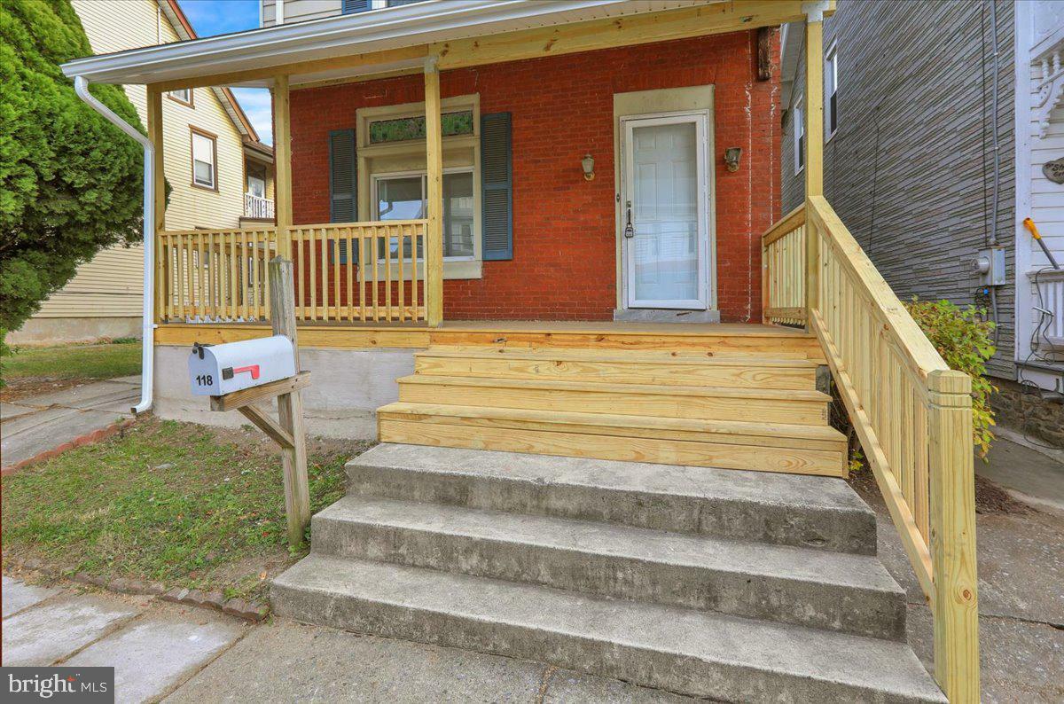 Property Photo:  118 W Washington Street  PA 19522 