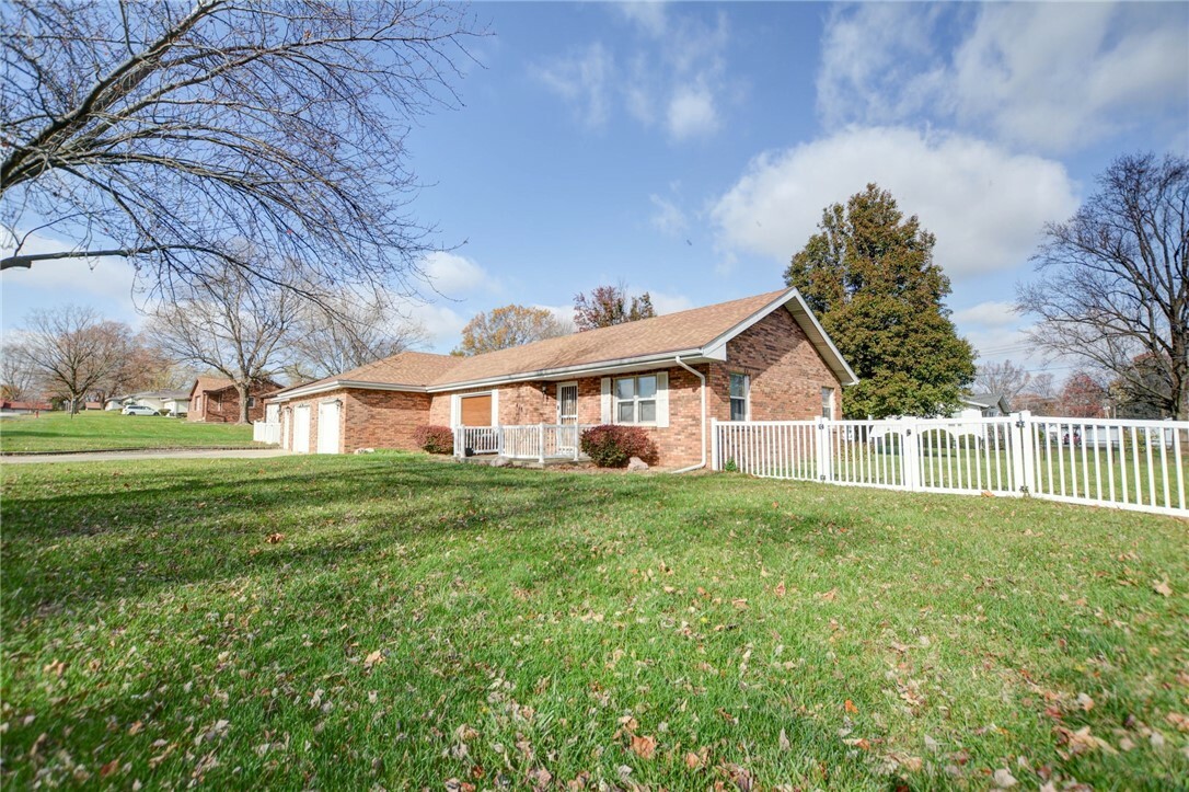 Property Photo:  418 Crestline Drive  IL 62526 