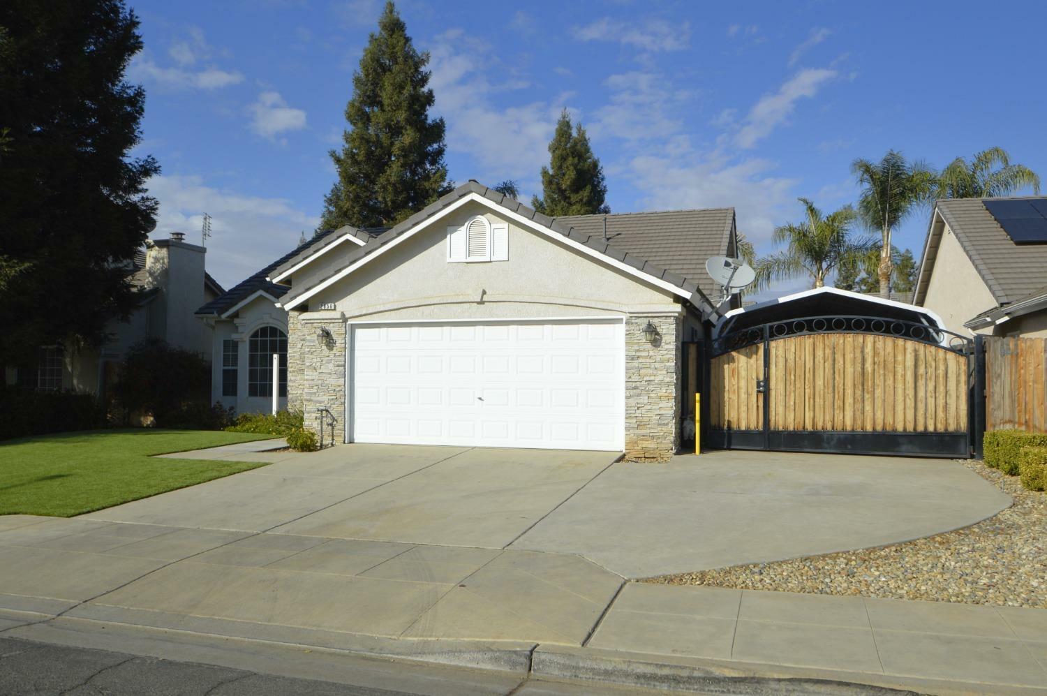 Property Photo:  2856 E Pryor Drive  CA 93720 