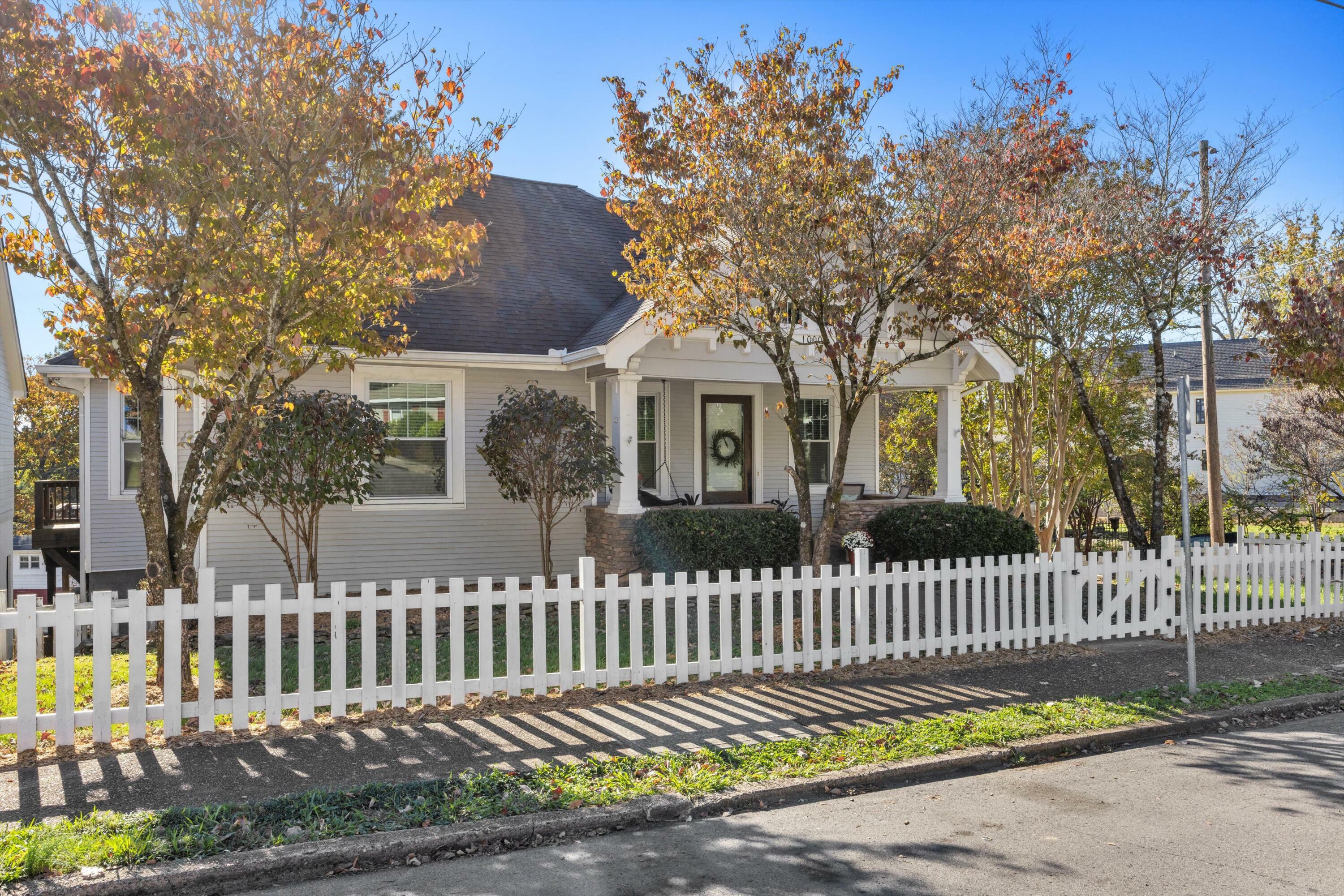 Property Photo:  1000 Forest Avenue  TN 37405 