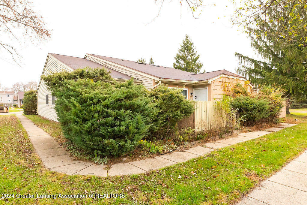 Property Photo:  2131 Adelpha Avenue  MI 48842 