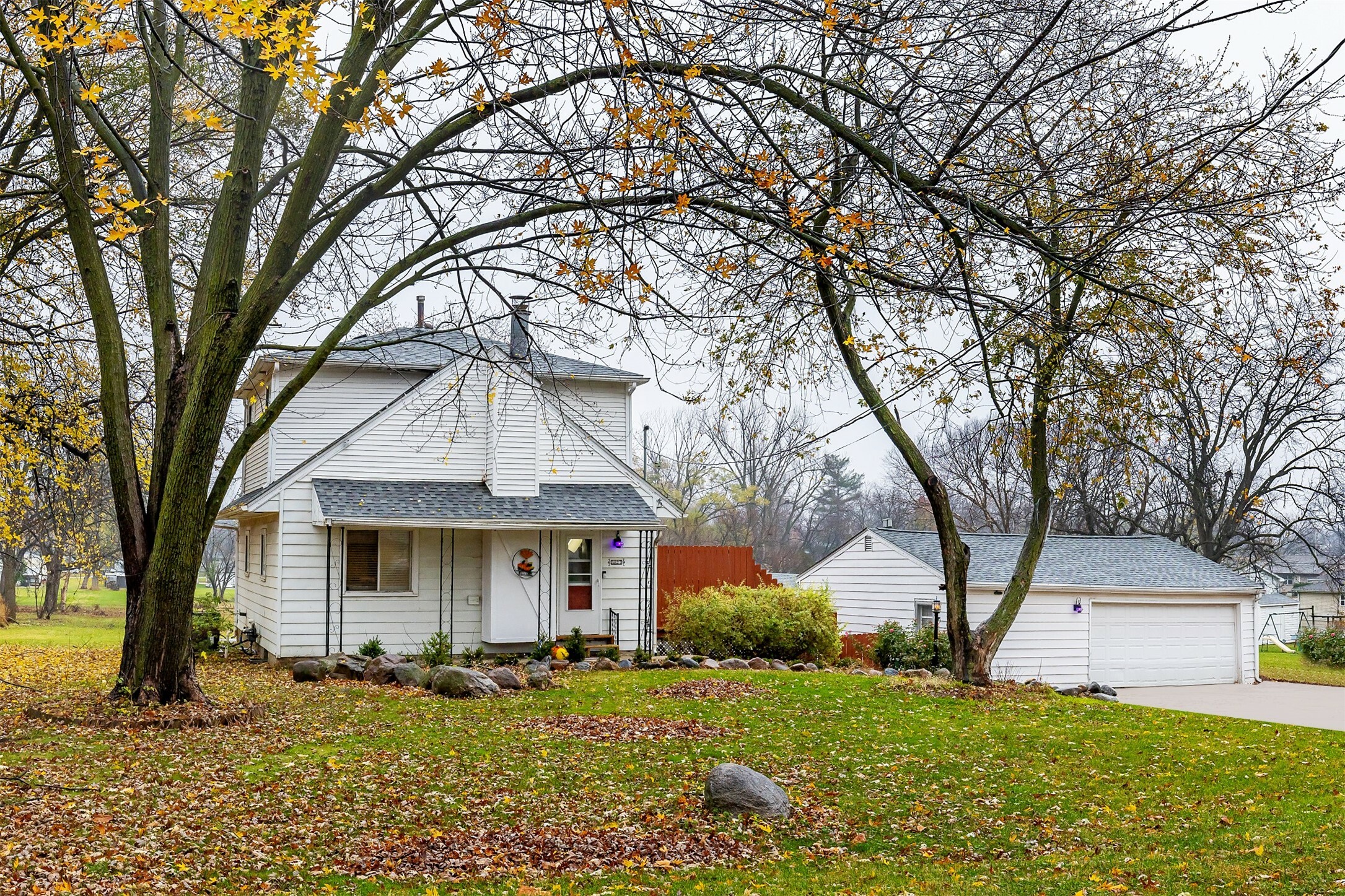 Property Photo:  3827 E 30th Street  IA 50317 