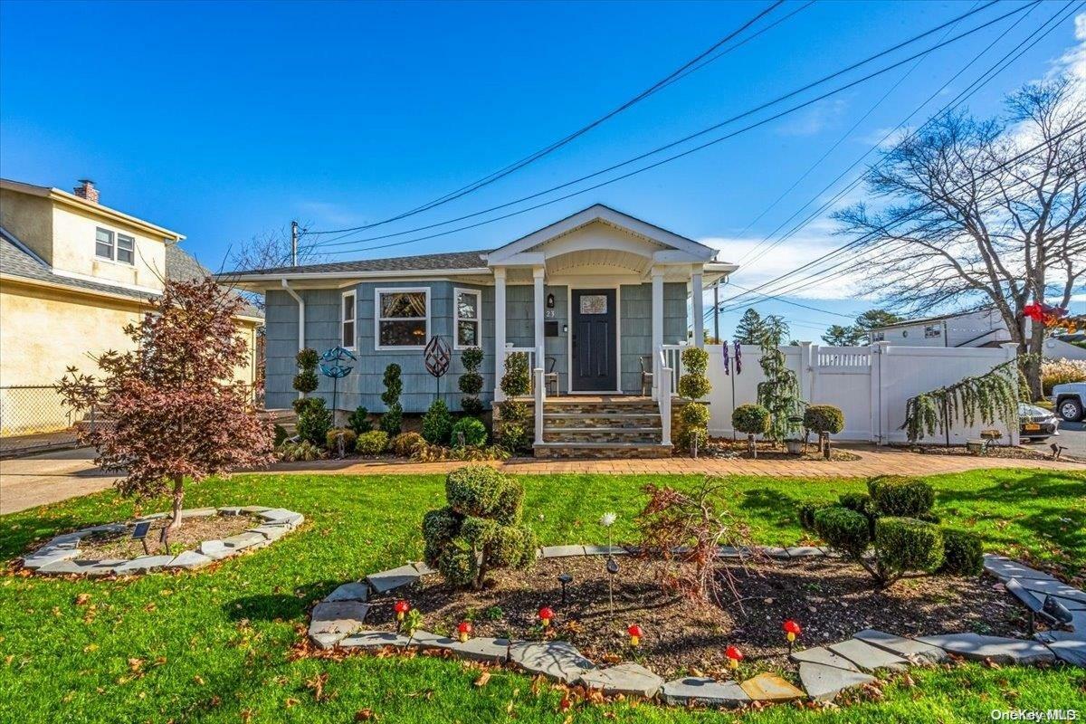 Property Photo:  23 Sherbrooke Road  NY 11704 