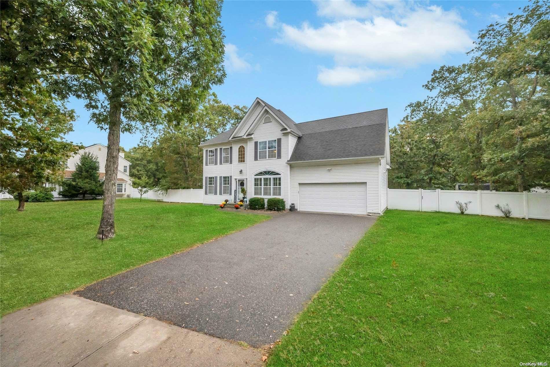 Property Photo:  7 Horstead Court  NY 11980 