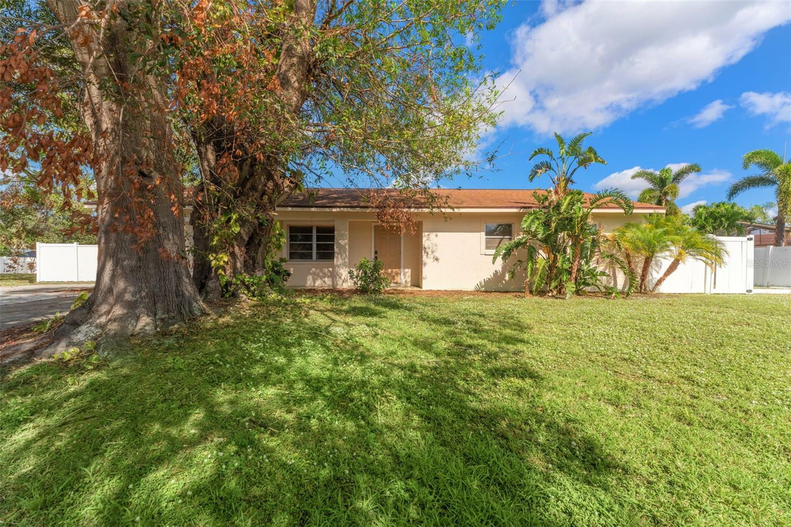 Property Photo:  4075 Velarde Lane  FL 34235 