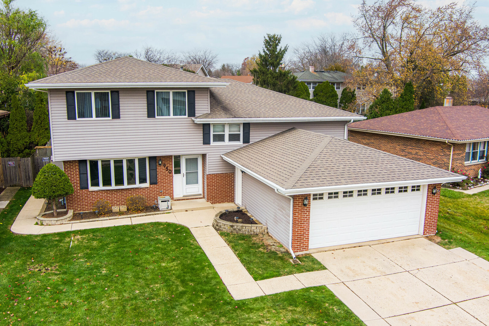 Property Photo:  950 Dearborn Circle  IL 60188 