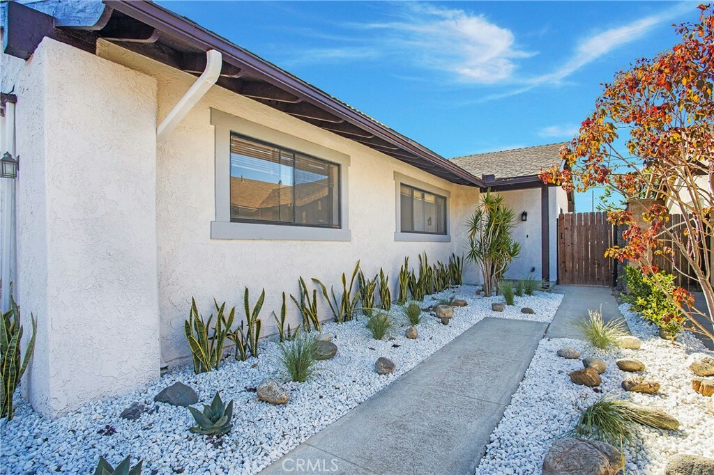 Property Photo:  744 E Fairway Drive  CA 92866 