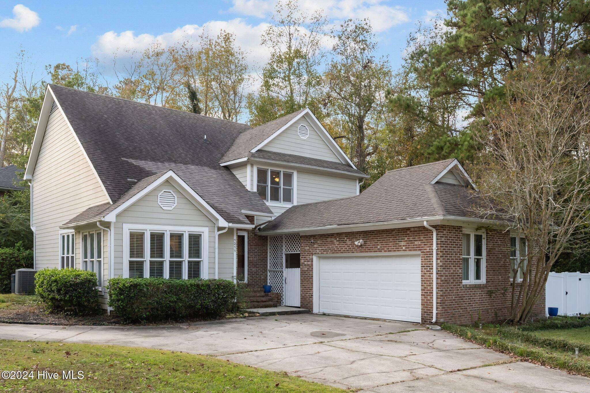 Property Photo:  1211 Country Club Drive  NC 28546 