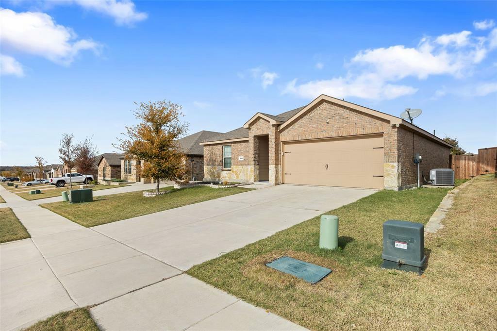 Property Photo:  965 English Drive  TX 76227 