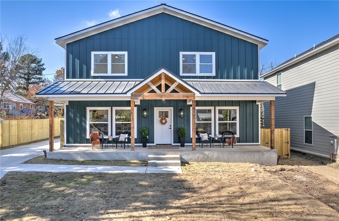 Property Photo: 1433 S Duncan Avenue AR 72701