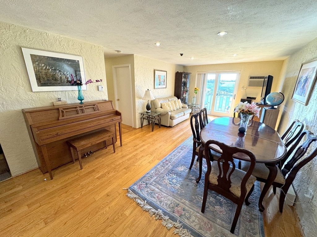 Property Photo:  33 Lodgen Ct 4D  MA 02148 