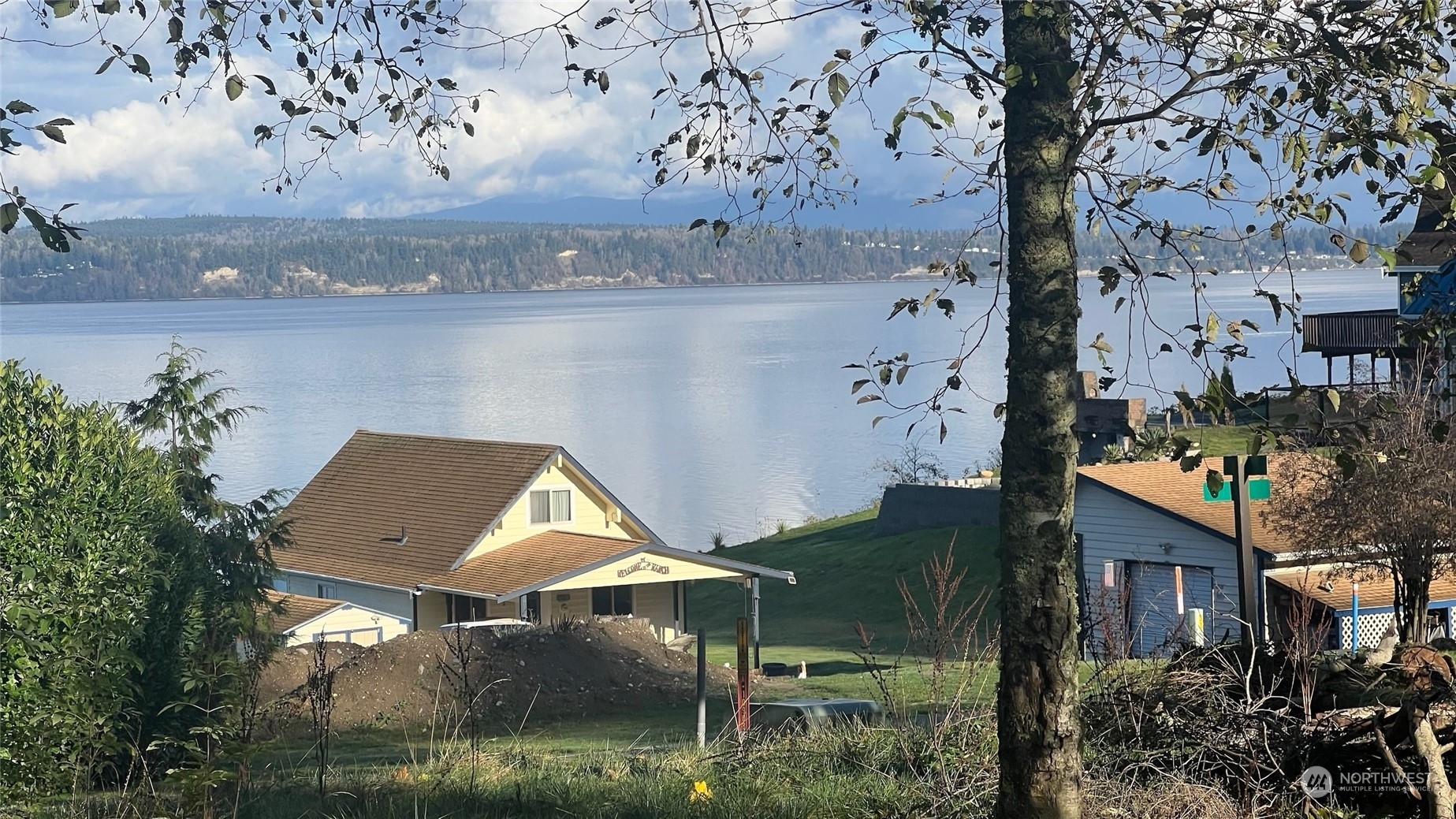Property Photo:  54  A Saratoga Drive  WA 98206 