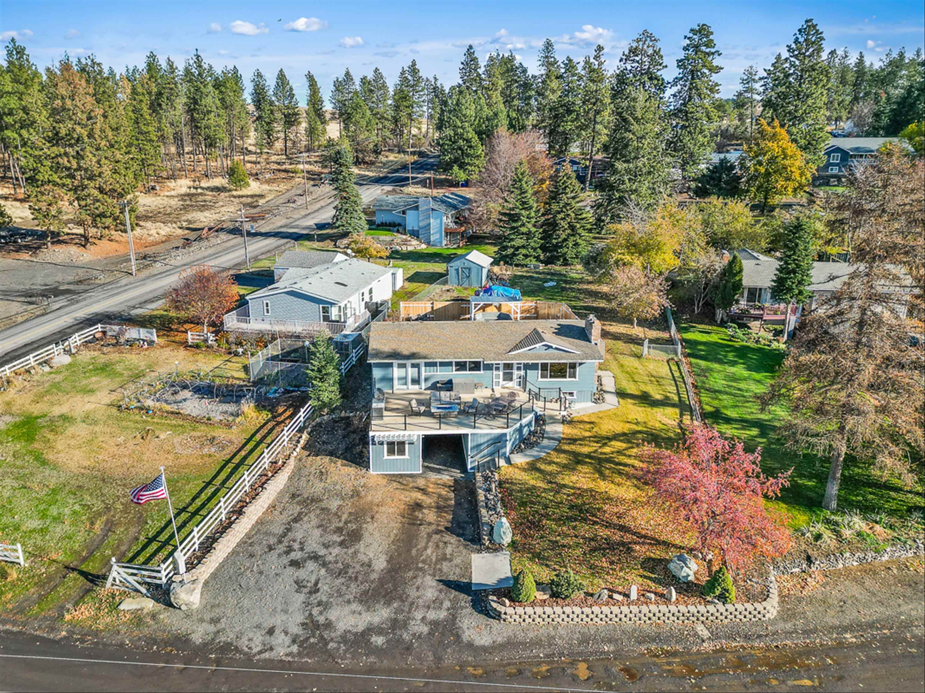 Property Photo:  10911 S Sunnyslope Rd  WA 99022 