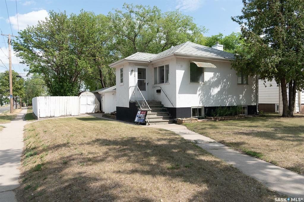 Property Photo:  138 G Avenue N  SK S7L 1Z1 