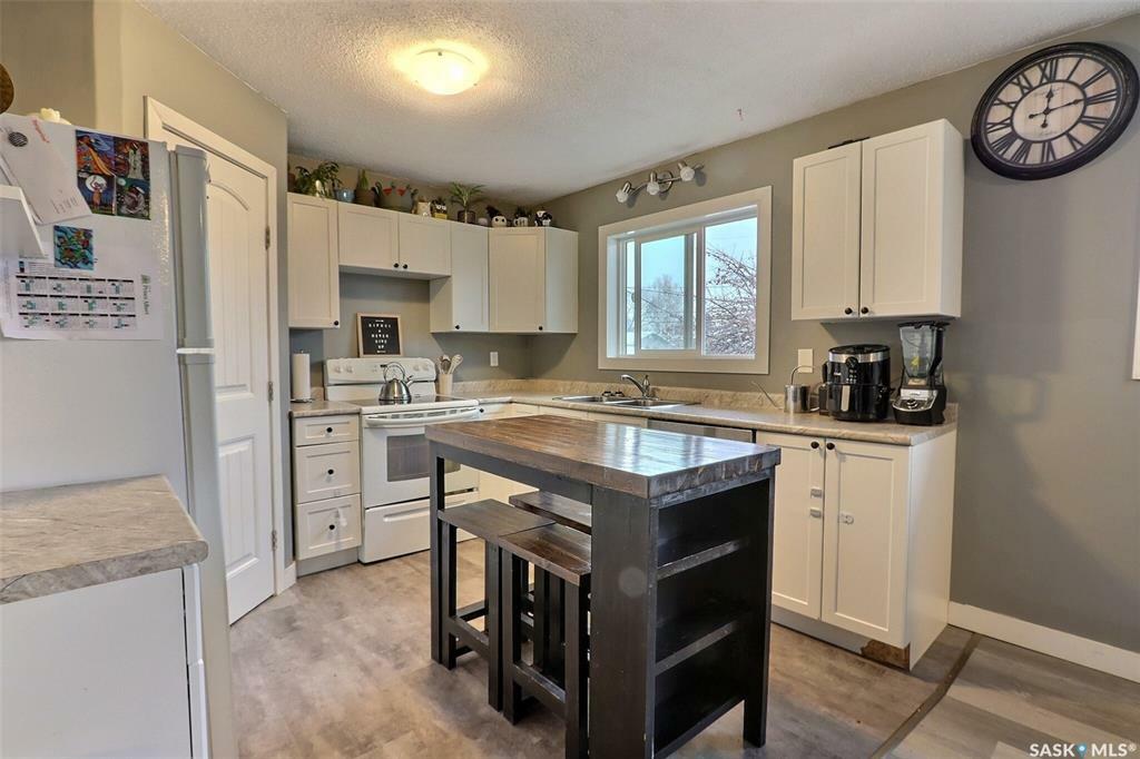 Property Photo:  429 28th Street E  SK S6V 1X6 