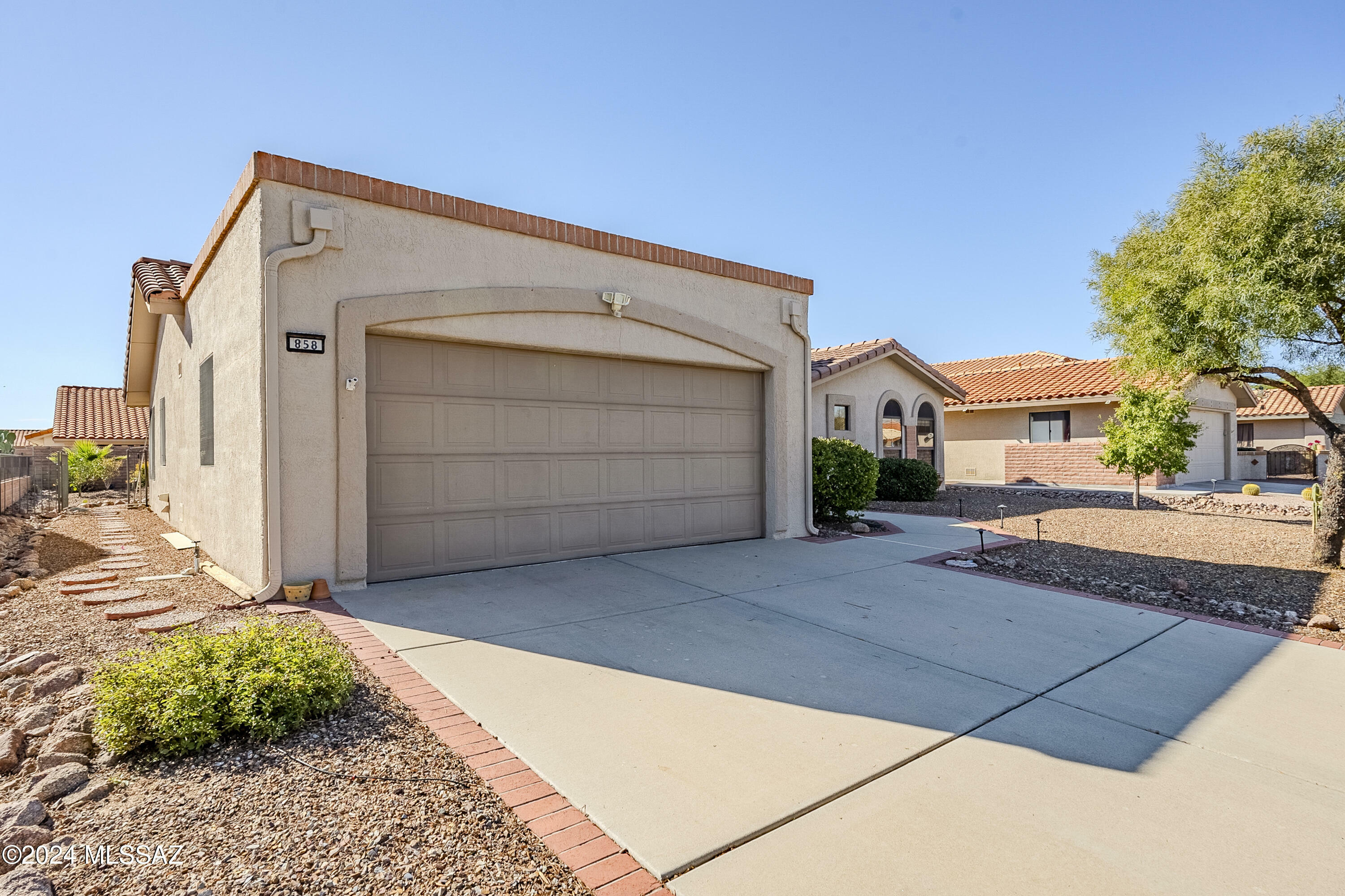 Property Photo:  858 E Crown Ridge Drive  AZ 85755 