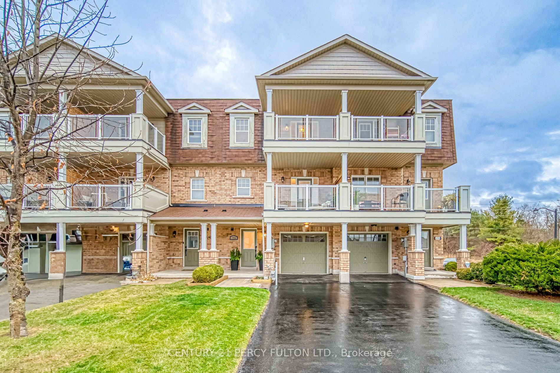 1790 Carousel Mews  Pickering ON L1X 2R2 photo