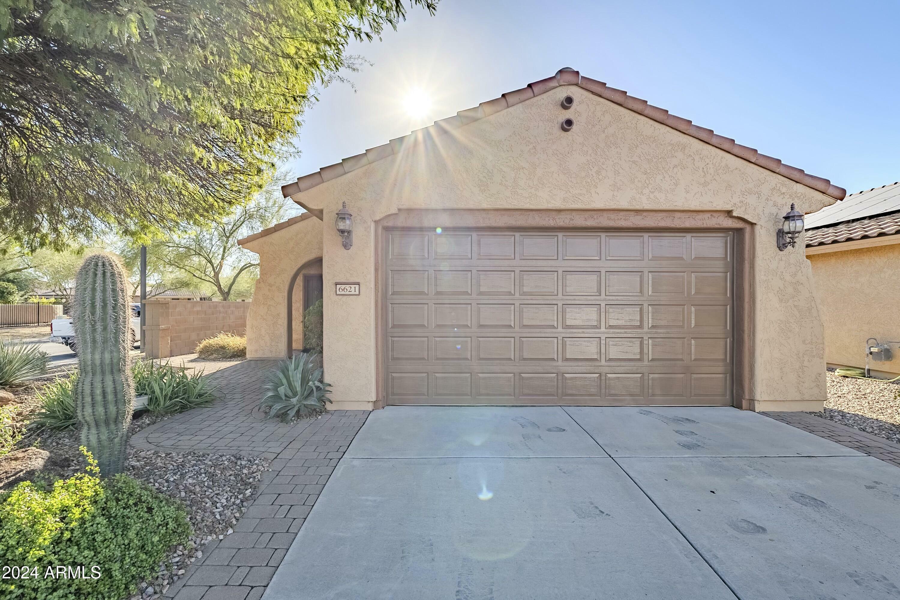 Property Photo:  6621 W Mockingbird Way  AZ 85132 