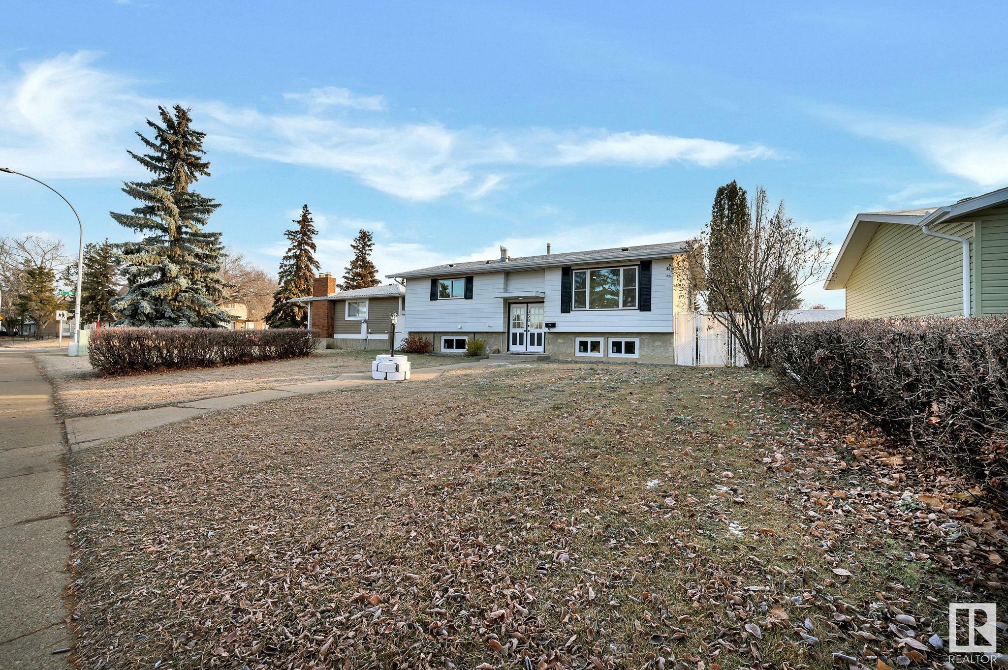 Property Photo:  1350 Knottwood Rd E NW  AB T6K 2J8 