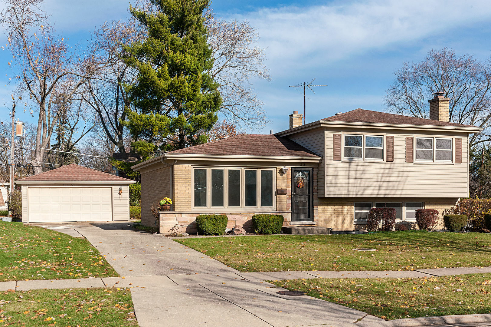 Property Photo:  1718 W Rusty Drive  IL 60056 