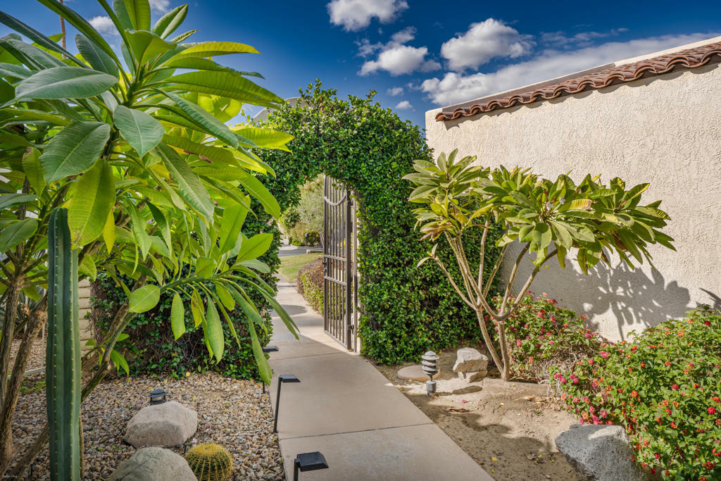 Property Photo:  45540 Club Drive  CA 92210 