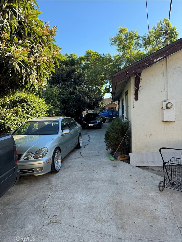 Property Photo: 1009 1011 W Myrtle Street CA 92703